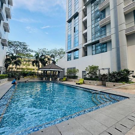 Studio At Viceroy T4 Florence Way Manila Bagian luar foto
