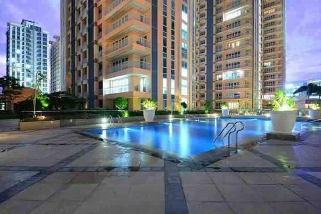 Studio At Viceroy T4 Florence Way Manila Bagian luar foto