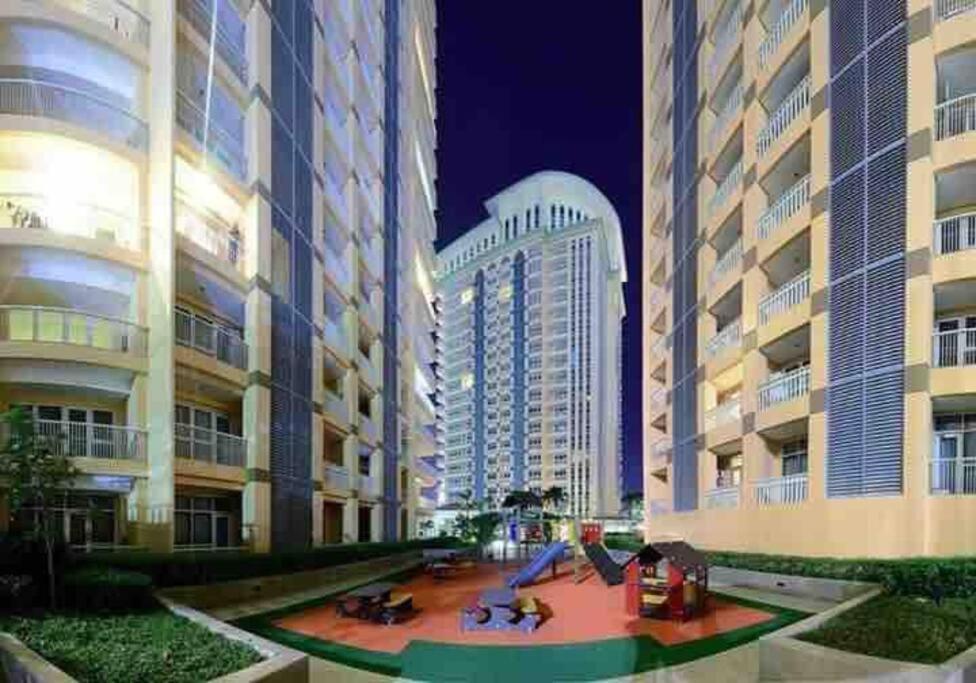 Studio At Viceroy T4 Florence Way Manila Bagian luar foto