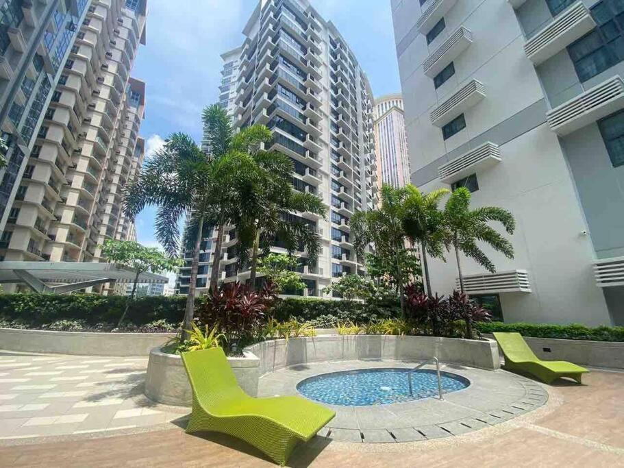 Studio At Viceroy T4 Florence Way Manila Bagian luar foto
