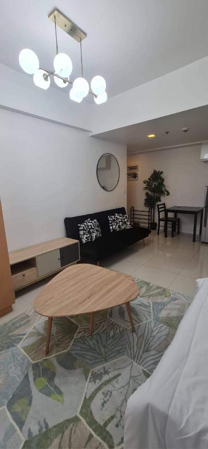 Studio At Viceroy T4 Florence Way Manila Bagian luar foto
