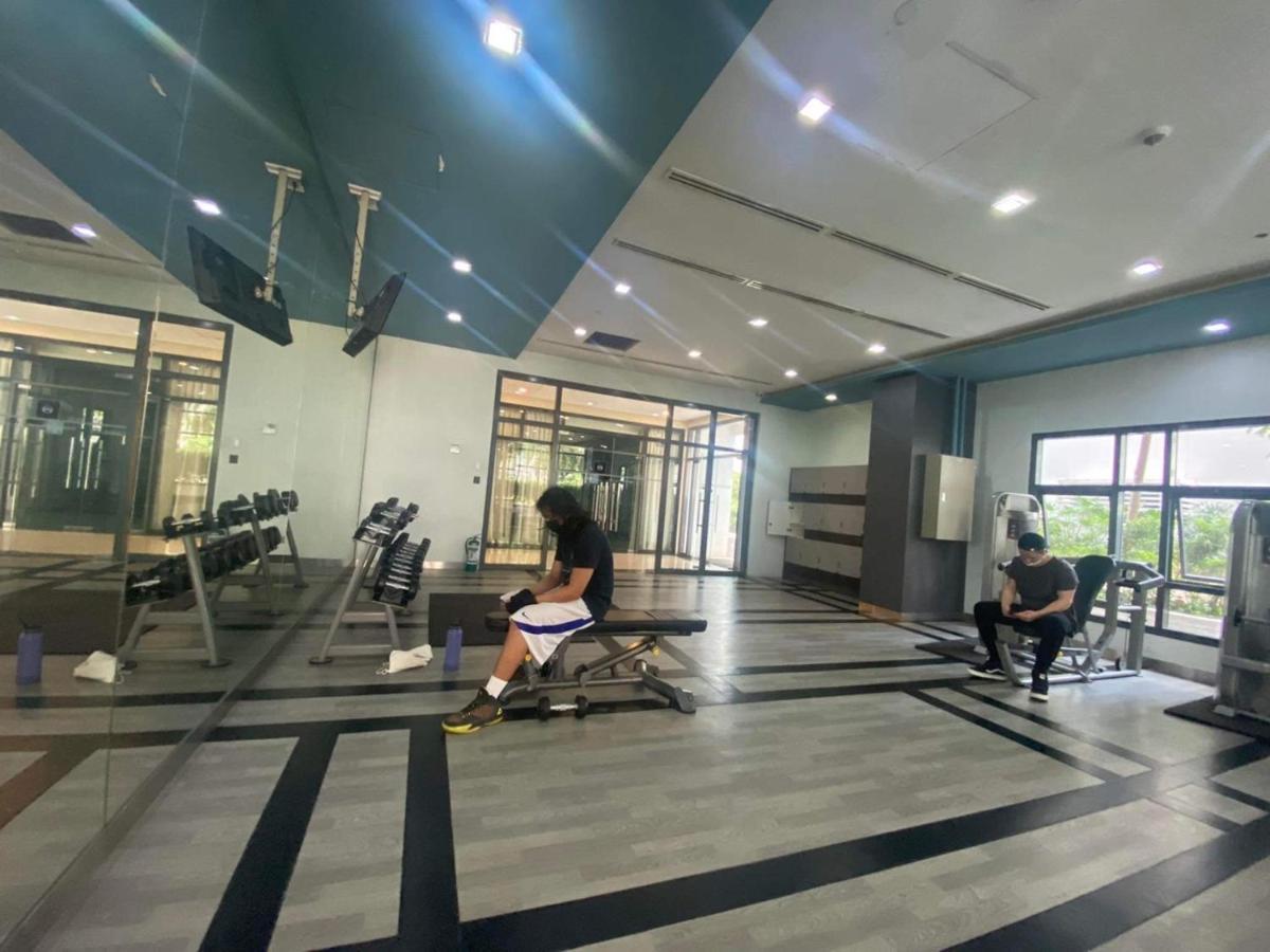 Studio At Viceroy T4 Florence Way Manila Bagian luar foto