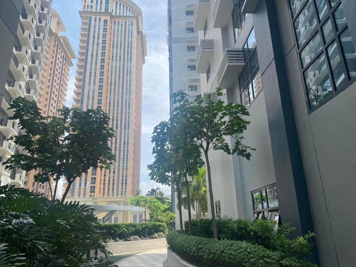 Studio At Viceroy T4 Florence Way Manila Bagian luar foto
