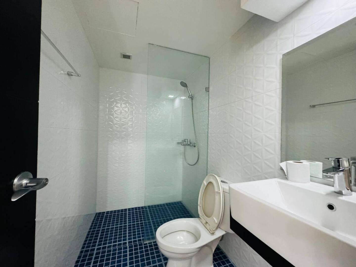 Studio At Viceroy T4 Florence Way Manila Bagian luar foto