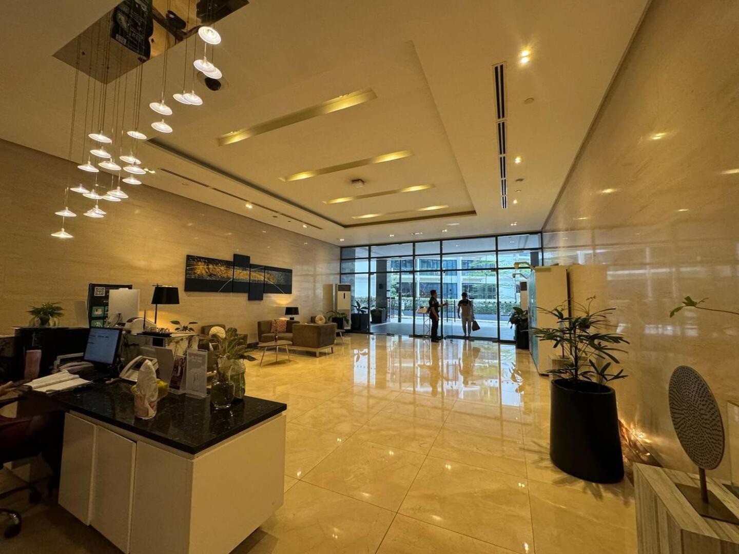 Studio At Viceroy T4 Florence Way Manila Bagian luar foto