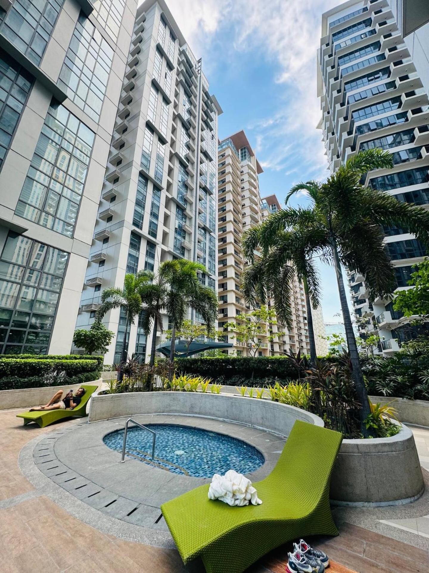 Studio At Viceroy T4 Florence Way Manila Bagian luar foto